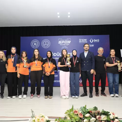 Antalya İmam Hatip Spor Oyunları Ödülleri Sahiplerini Buldu