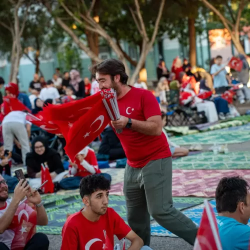 Antalya Anadolu İmam Hatip Lisesi Bahçesinde Dev Ekranda Milli Maç Heyecanı