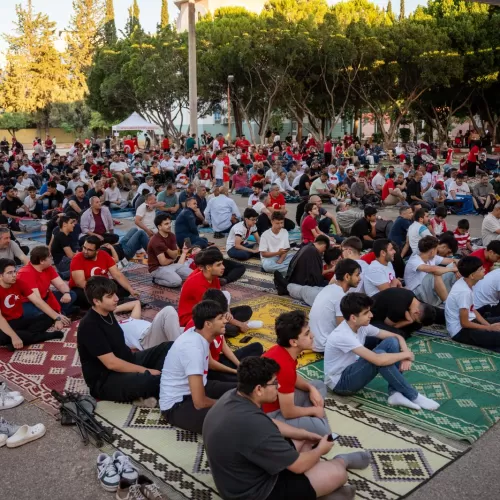 Antalya Anadolu İmam Hatip Lisesi Bahçesinde Dev Ekranda Milli Maç Heyecanı